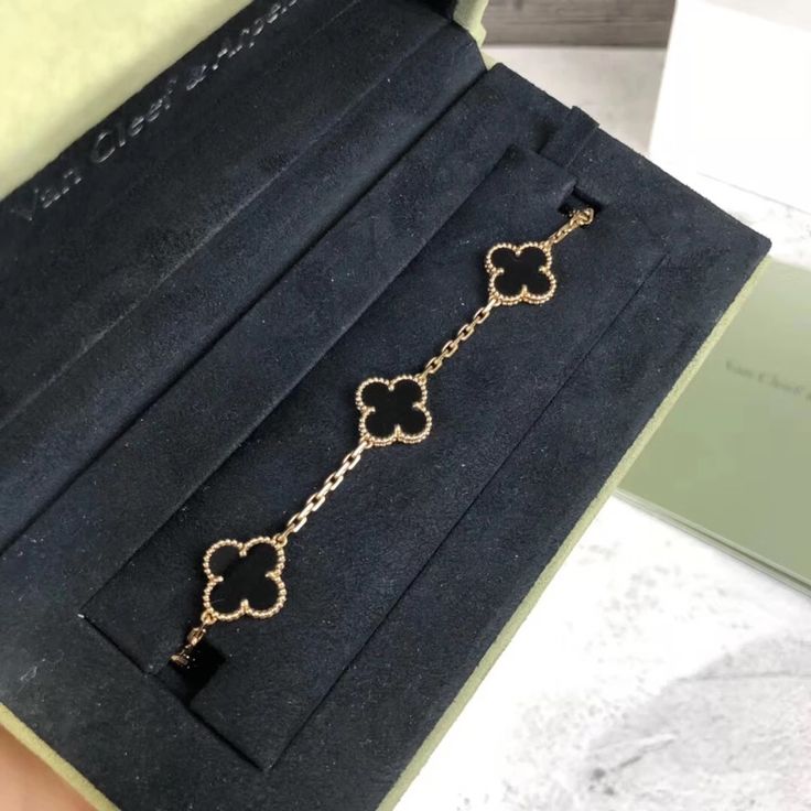 שרשרת פרחים - זהב שחור