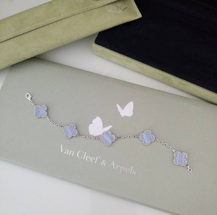 צמיד פרחים - לבן כסף